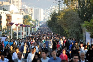 برگزاری همایش بزرگ پیاده روی خانوادگی با شعار جامعه سالم و عاری از اعتیاد