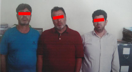 سرقت کیف&zwnj;های پول مشتریان بانک با کمک برادر بزرگتر/ زاغ&zwnj;زن&zwnj;ها به دام پلیس افتادند + عکس