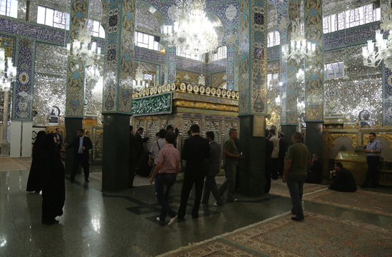 زیارت ظریف از حرم حضرت زینب(س) +تصاویر