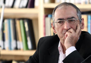 خرازی شبيه احمدی نژاد شده است؛برايش متاسفم/مي خواهد عزيز دل اصولگراها باشد/وی هيچ ليستی ندارد