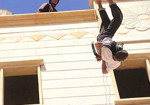 مجازات دو جوان به سبک داعش +عکس