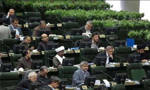 درگیری لفظی 2نماینده در درباره زمین&zwnj;خواری در 