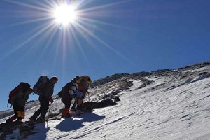 پنج کوهنورد آستارایی سومین قله بلند ایران را فتح کردند