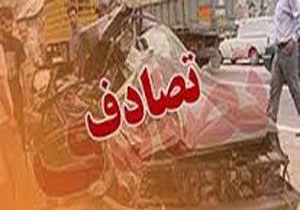 برخورد پژو 405 با تیر چراغ برق 2 مجروح برجای گذاشت