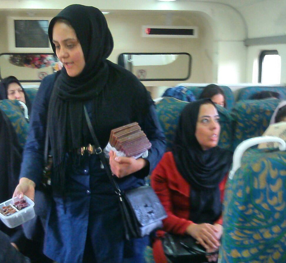 دخترک لواشک فروش که می خواهد بازیگر شود+ تصاویر