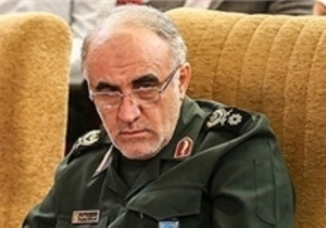 دیدار جانشین مرکز مطالعات ستاد کل نیروهای مسلح با خانواده شهدای کامیاران