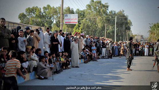 داعش جوان سوری را مقابل چشم مردم اعدام کرد+ تصاویر( +16)