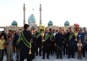 پرچم مهر امام رضا(ع) در جمکران به اهتزاز درآمد