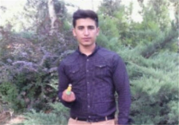 مادری که چشم به راه پسرش است +عکس