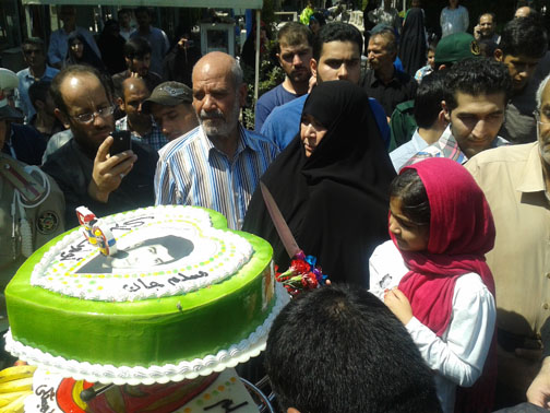 اگر شهید شدم برایم جشن تولد بگیرید + تصاویر اگر شهید شدم برایم جشن تولد بگیرید + تصاویر