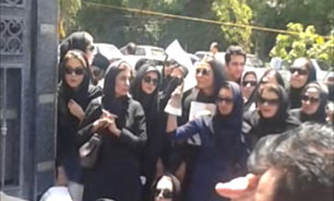 تجمع پزشکان معترض روبروی سازمان نظام پزشکی + فیلم
