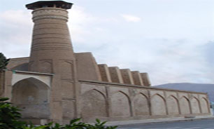 پژوهش و خوانا سازی بخشی از حصار و خندق جنوبی نارین قلعه میبد