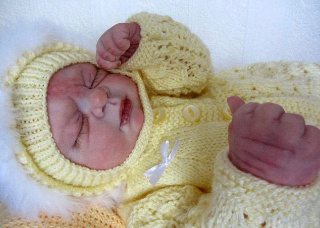 ساخت عروسک هایی شبیه نوزاد+ تصاویر