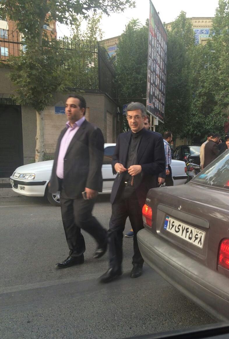 مشايی آفتابی شد+ عکس
