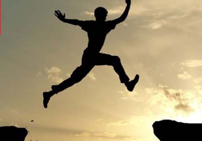 بلندپروازی؛ راه رفتن روی لبه تیغ است