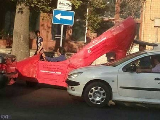 ماشین پاشنه بلند در خیابان&zwnj;های تهران متعلق به آنتونیو باندراس! + عکس