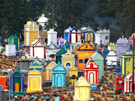 گورستان های رنگارنگ و شاد +تصاویر