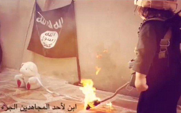 آموزش دومین روش اعدام به کودک داعشی/ برای مبارزه با داعش نیازمند گفتگو با ایران هستیم !