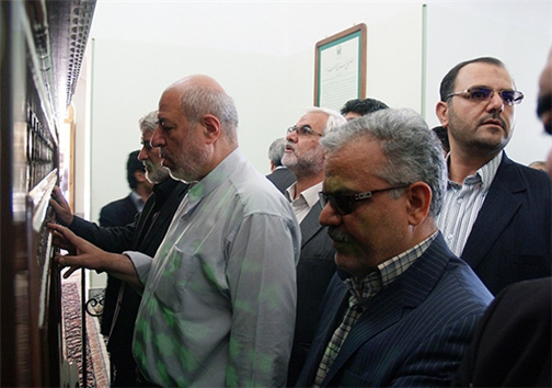 وزیر نیرو پیش&zwnj;نماز شد+تصاویر