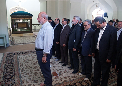 وزیر نیرو پیش&zwnj;نماز شد+تصاویر
