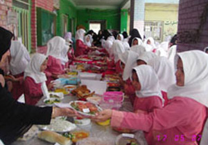 نظارت بر پایگاه های تغذیه ی سالم در مدارس استان
