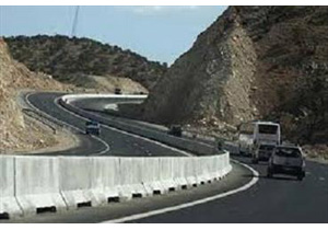اصلاح پیچ های حادثه خیز محور مرویل در شهرستان ملایر