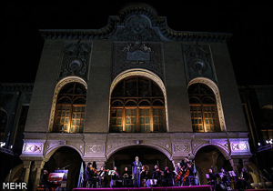 خودنمایی مجدد سازها در ابنیه تاریخی