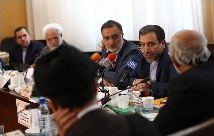 یک پاسخ؛ خبرنگاران نیایند، فضا محدود است یک پاسخ؛ خبرنگاران نیایند، فضا محدود است