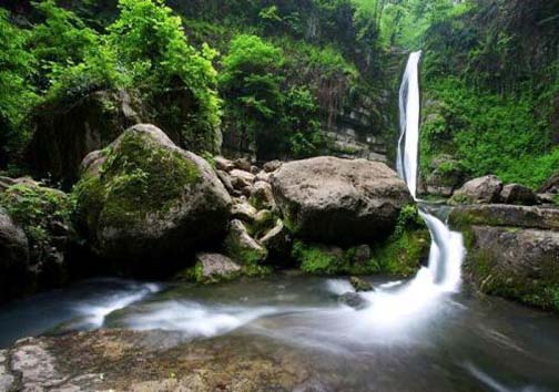 آبشار پله ای شیر آباد مکانی برای خنک شدن