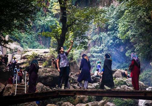 آبشار پله ای شیر آباد مکانی برای خنک شدن