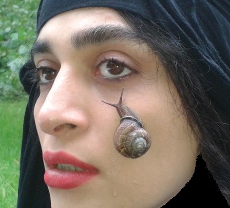 عکس عجیب اندیشه فولادوند با یک حلزون روی صورتش!