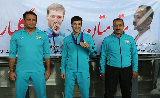 مراسم استقبال از کاراته کای مدال آور قمی + تصاویر