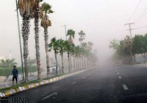 بندرعباس در غبار فرو رفت