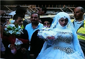 عروسی که با ماشین چوبی به خانه بخت رفت + عکس