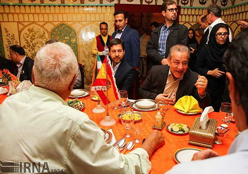 وزرای اسپانیایی در نصف جهان