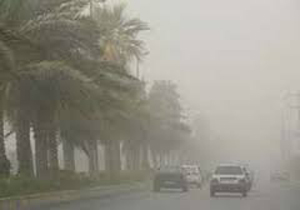کندی تردد خودروها وقطع برق در برخی مناطق در آبادان وخرمشهربعلت طوفان خاک شدید