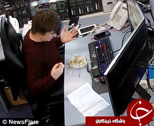 انفجاری عجیب بر روی میز کار+فیلم