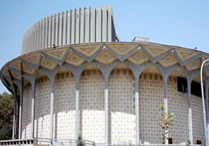 تاخیر در بازسازی تئاتر شهر + فیلم