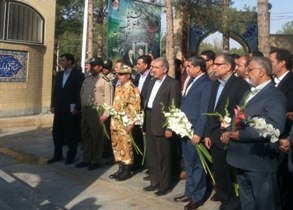 غبارروبی و عطرافشانی گلزار شهدای بیرجند با حضور معاون وزیر کشور
