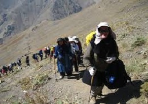صعود بانوان کوهنورد به قله آبیدر