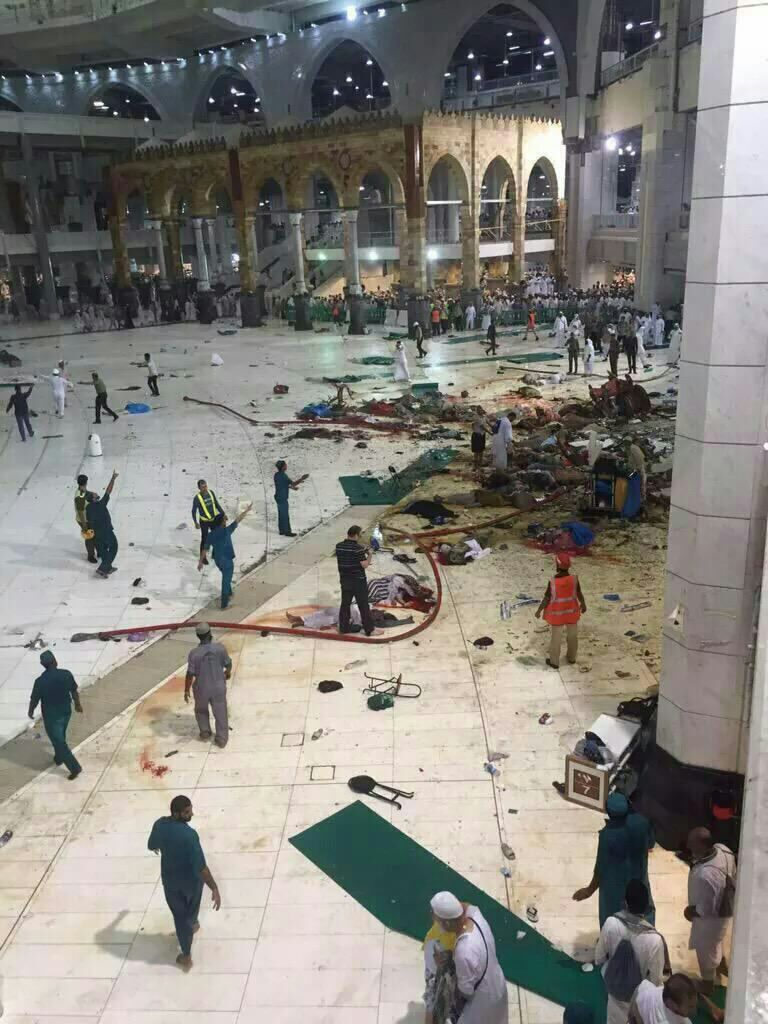 سقوط جرثقیل در مسجدالحرام/ مجروح شدن 12 زائر ایرانی+تصاویر
