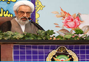 پایه‌های انقلاب را خون شهدا مستحکم کرد