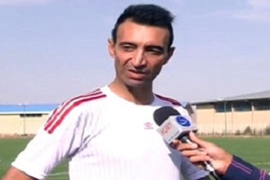 عنایتی： نرسیدن داور خنده دار است