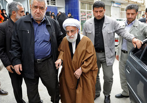 دبیر شورای نگهبان در منزل مرحوم آیت‌الله خزعلی حضور یافت