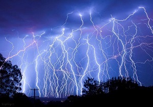 صاعقه در زنجان جان چوپانی را گرفت