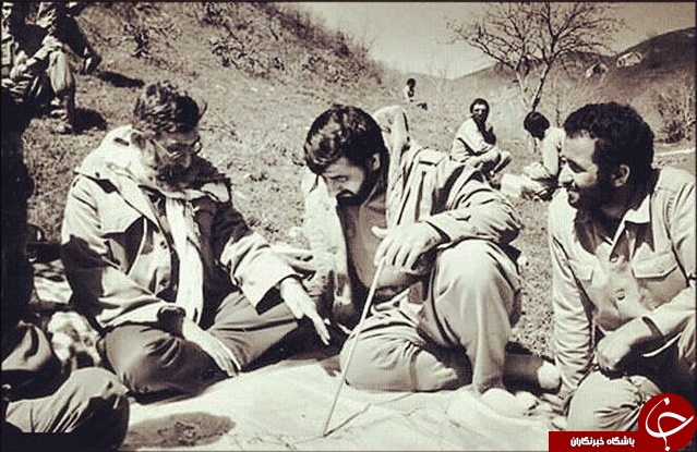 عکسی دیده نشده از رهبری در دوران دفاع مقدس////عکس داخل متن ویرایش شود//////مومنی///////////