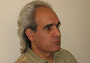 زبان فارسی زبان دوم ما شده است!