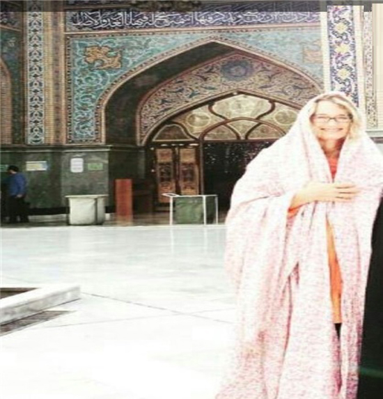 چادری شدن زن وشو کار آمریکایی در امامزاده صالح