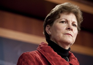 سناتور دموکرات آمریکایی پاسخ متحد اروپایی ها به هرگونه اقدام ایران در نقض برجام را خواستار شد