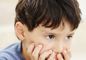 گوشه گیری کودک؛حاصل توقع بیش از حد والدین
